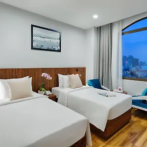 https://lotus-central-hotel.hotelsvungtau.com