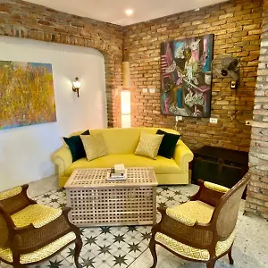 https://airport-hostel-manila.angeleshotels.net